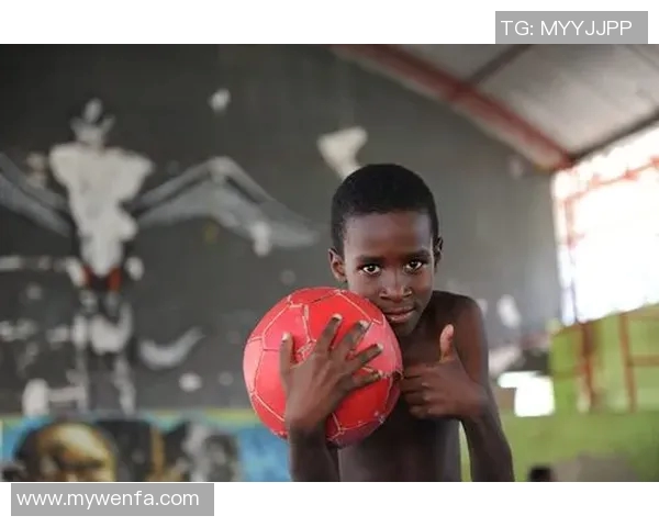街头足球挑战赛:球星街头过招,炫技与激情的碰撞现场 街头足球挑战赛:球星街头过招,炫技与激情的碰撞现场